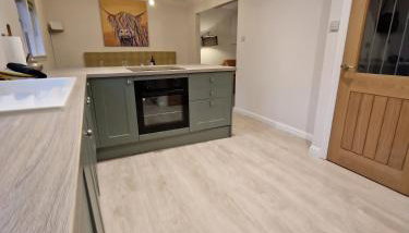 Ben Arthur Apartment - Photo 4, stove, pet friendly, minibar