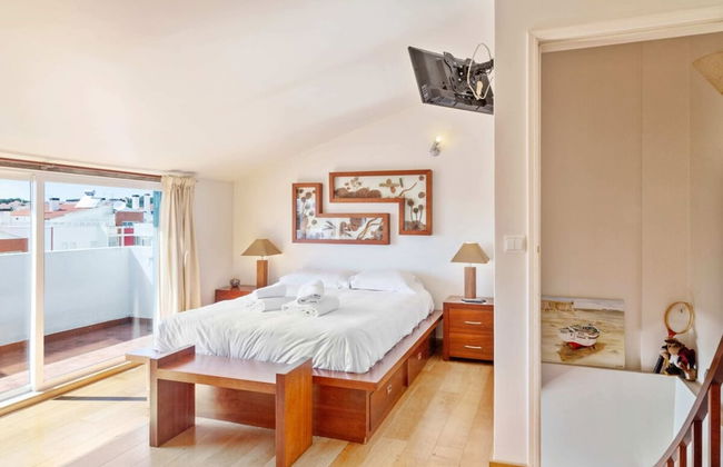 Lovely 2 Bedroom Duplex Apt w Terrace in Cascais - Photo 6