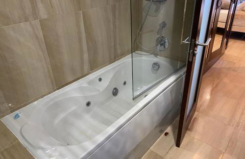 Apartamento lujo en primera línea de playa en Bahía de la Plata, Estepona - Photo 47