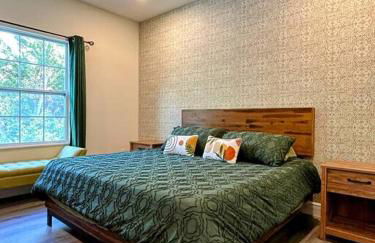 4 Bedroom 3 Full Bath Boho Oasis Saltwater Pool Near Downtown, North of Hyde Park Sleeps 12 Pets OK - Foto 16