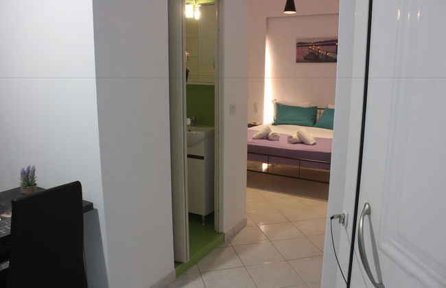 Aaron Studios Apartments - Photo 8