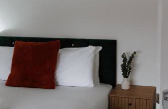 Large 4 Bed Home - Fast Wifi, Smart TV's & Free Parking - Near A66 - Foto 34