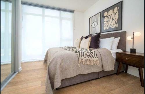 Luxury 2 Bedroom with Gym, Workspace, Balcony, Free Parking and 3 mins walk to train station - Foto 4