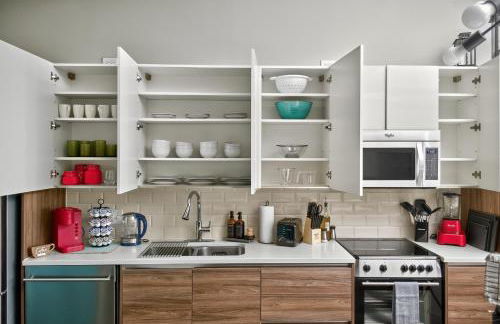 Spacious 1BR loft with flexible group sleeping - Foto 19