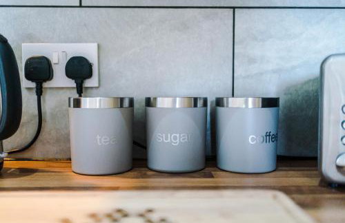 Modern 3 Bedroom House Perfect for Short and Long Stays - Foto 78