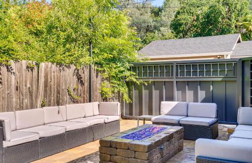 Walk to Park and Aquatic Center Airy Redding Home! - Foto 2