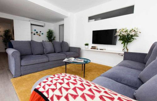 ISG Apartments Downtown family haven Free parking spot - Foto 29