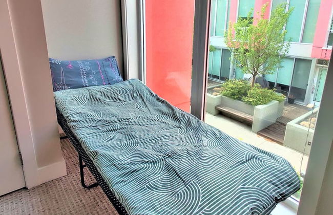 Monki Di Executive Suites - GLAS - Luxury Inner City Home 3 min to Downtown w Private Rooftop Patio Fireplace - Foto 14