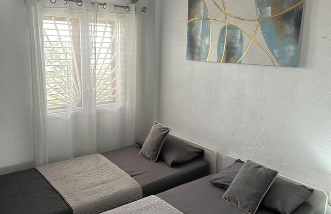 2-bed Apartment 10 min Drive to the Beach! - Foto 6