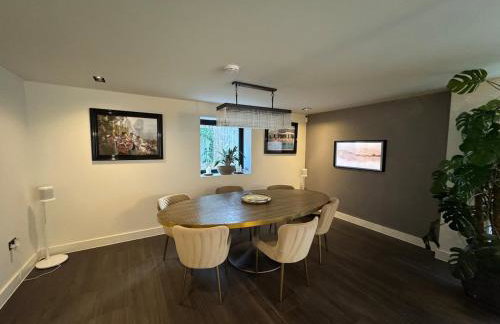 Luxury Villa - Hot Tub - Exclusive Offers - Amar Luxury Stays - Photo 29