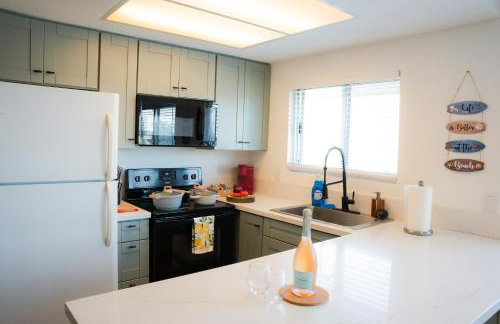 1 Block from Beach - Steps from Restaurants & Shops - Foto 4