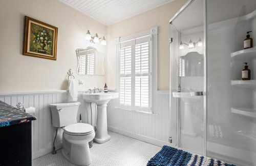 Historic Home and Cottage with Seaport View - Foto 29