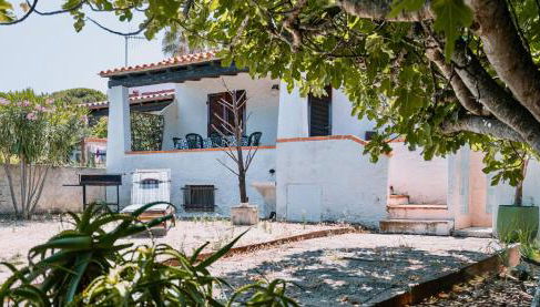 Beach Villa in San Giovanni - Photo 1