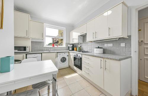 Spacious 2BR Flat with Private South Facing Terrace in West London - Foto 17