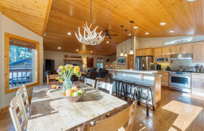 Washoe Chalet by Avantstay Game Room, Hot Tub, Putting Green & Fire Pit - Foto 14