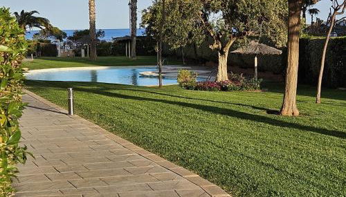 Apartamento con piscina en una preciosa playa - Foto 4, Garden view