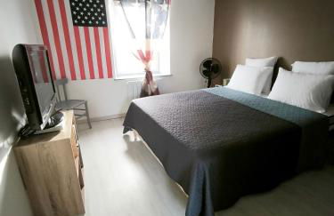 GITE A THEME D-DAY - situé à 15mn d'Omaha Beach - Animaux OK - Terrain clos - Aucuns voisins - WIFI - Foto 6