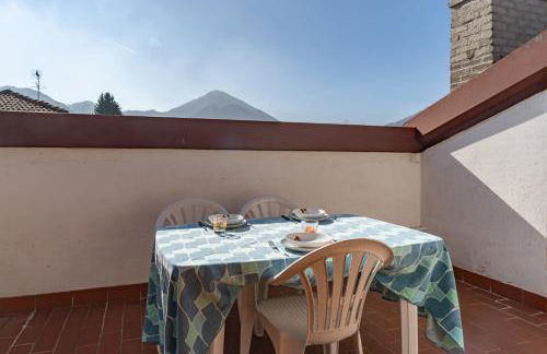 Spacious mountain view attic apartment - Foto 15