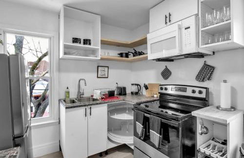 Spacious 4BR Near UB Niagara Falls - Pet Friendly - Photo 13