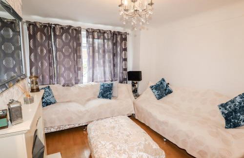 The Hawthorns - Photo 6