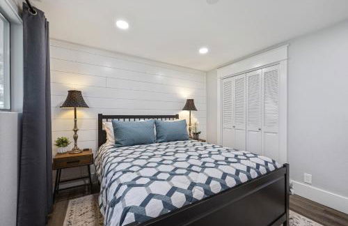 KING BED/Fresh Home/Seperate Big Screen Rooms/Park - Photo 13