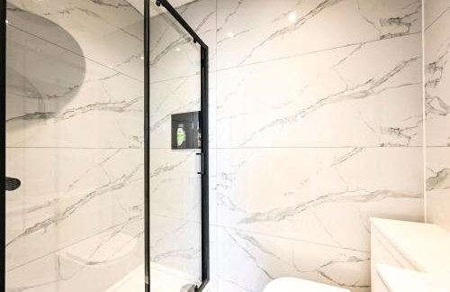 Historic 2-Bed Hideaway Near Hampton Court Palace - Foto 8