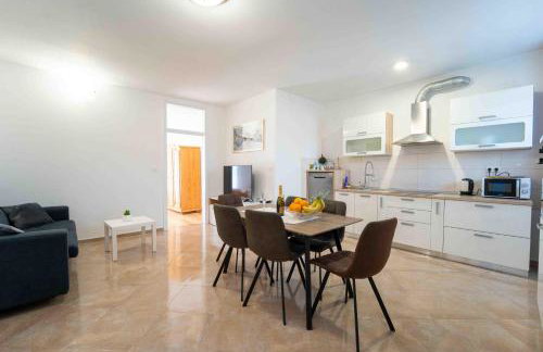 Holiday home “MARKO” with heated pool! - Photo 12