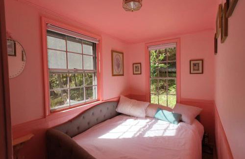 Vintage Lovers` Cabin with Jacuzzi & Lake Access - Foto 22