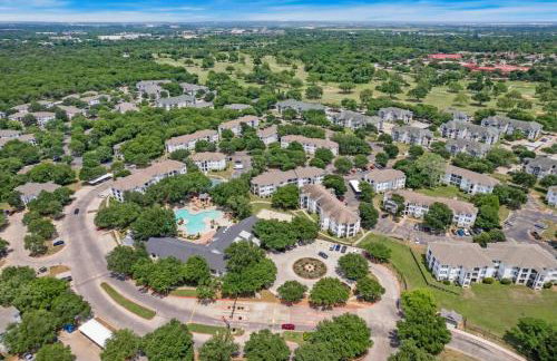 Prime Location, 2 mins to Airport, 5 mins to Dwntn - Foto 74