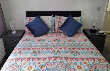 Family-Friendly Detached House Near Leeds and Bradford with Garden - Foto 6