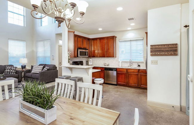 Upstay - 2-home Complex in Govalle for 18ppl - Photo 3