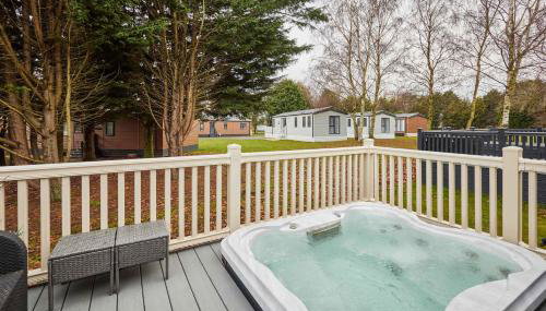Woodpark Lodge with Hot Tub - Foto 2