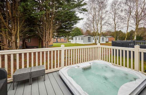 Woodpark Lodge with Hot Tub - Foto 21