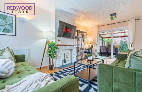 Cosy 3-Bedroom Serviced House with Free Fast WiFi and Parking for 2 Cars By Redwood Stays - Foto 3