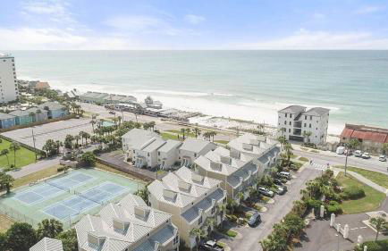 Bright 3BR Townhome Gulf Views & Steps to Beach - Foto 31