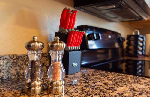 Heated Pool • Mini Golf • Huge Backyard • King Bed - Foto 50