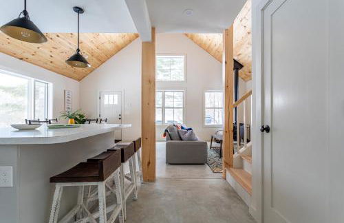 Lakefront Cabin with Private Dock Kenoza Den - Foto 2