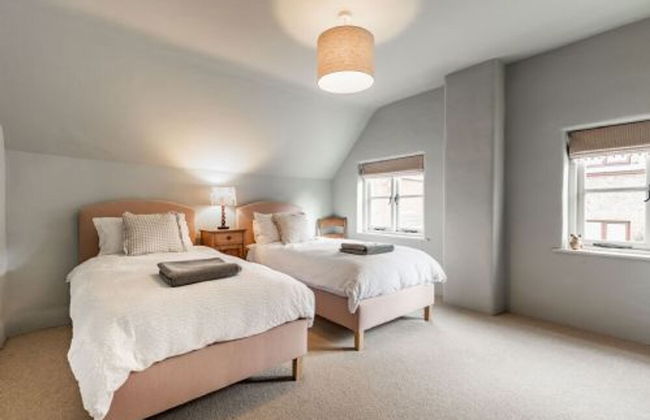 Host Stay White End - Photo 16