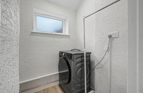 Countess House, Northampton - Stylish Modern 2-Bedroom House with Garden - Free Parking - Foto 39