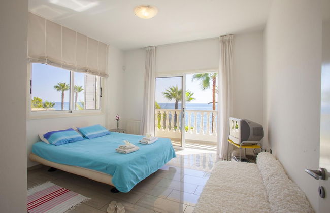 Sunset Beachfront Villa Meneou - Foto 26