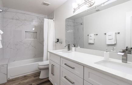 New Listing! Stylish 4 Bdrm W/pool and Game Room - Foto 54