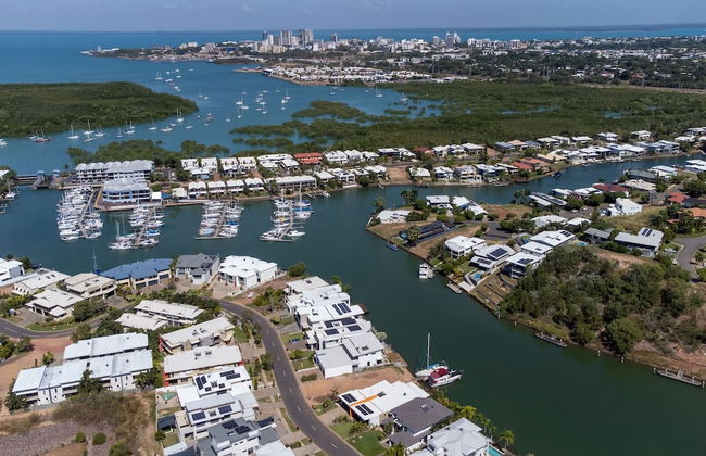 Water-front Paradise Pool - BBQ - Balcony Dining - Foto 9