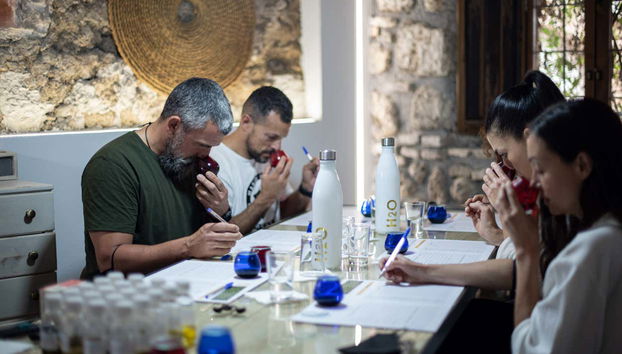 Appreciating the different aromas of the olive oil