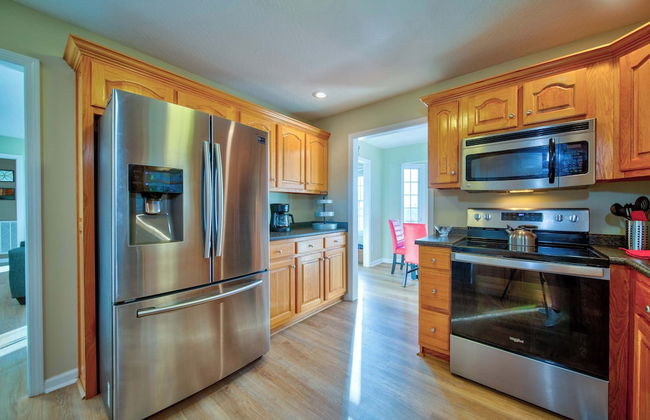 Sunset View 3 BDR Close to Downtown! - Photo 12