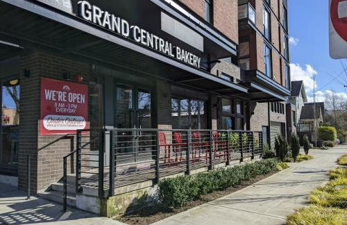 A premier smart condo with parking - Foto 25