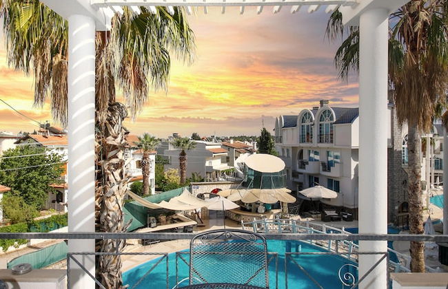 Seahorse Deluxe Hotel - Photo 28