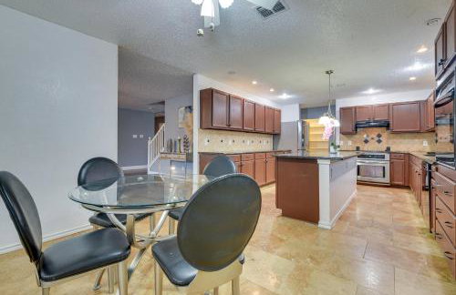 Family-Friendly Arlington Home with Private Yard! - Foto 10