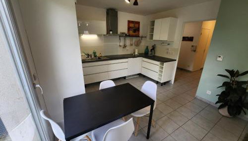 Appt 2 chambres au calme - jardin privé - Metro D, Eurexpo, Groupama Stadium - Foto 2, dishwasher, minibar