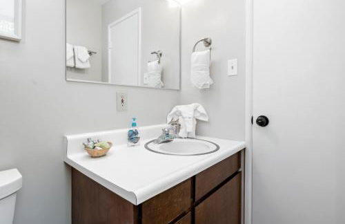 Moonlight Shores Lakefront - Lakefront home with hot tub! - Foto 49