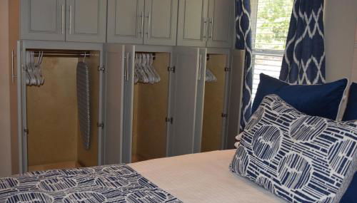 Lake front Studio - Photo 4, wardrobe